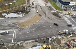 В Екатеринбурге строители открыли движение транспорта на Эльмаше