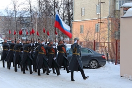 Уральские военнослужащие поздравили с 8 марта женщину-фронтовика