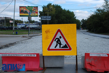 Коммунальщики продлили сроки закрытия движения транспорта по улице Бабушкина
