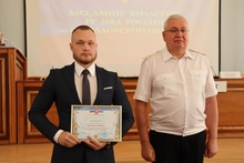 Екатеринбургская полиция наградила волонтеров, которые спасли в лесу брата и сестру