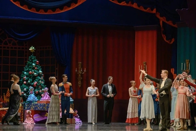 Медицинские работники больниц Свердловской области получили пригласительные билеты в Урал Опера Медицинские работники больниц Свердловской области получили пригласительные билеты в Урал Опера