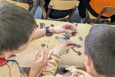 Соревнования «Летчик‑снайпер» выявили лучших операторов БПЛА Свердловской области Соревнования «Летчик‑снайпер» выявили лучших операторов БПЛА Свердловской области